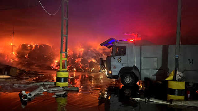 Mersin'de tütün antreposuna yıldırım düştü, yangın çıktı
