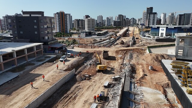 Mersin'de Vatan Caddesi kavşak projesinde çalışmalar sürüyor