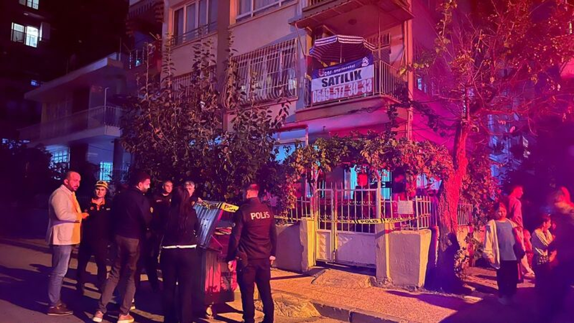 Mersin'de zemin çöktü, 40 kişi tahliye edildi