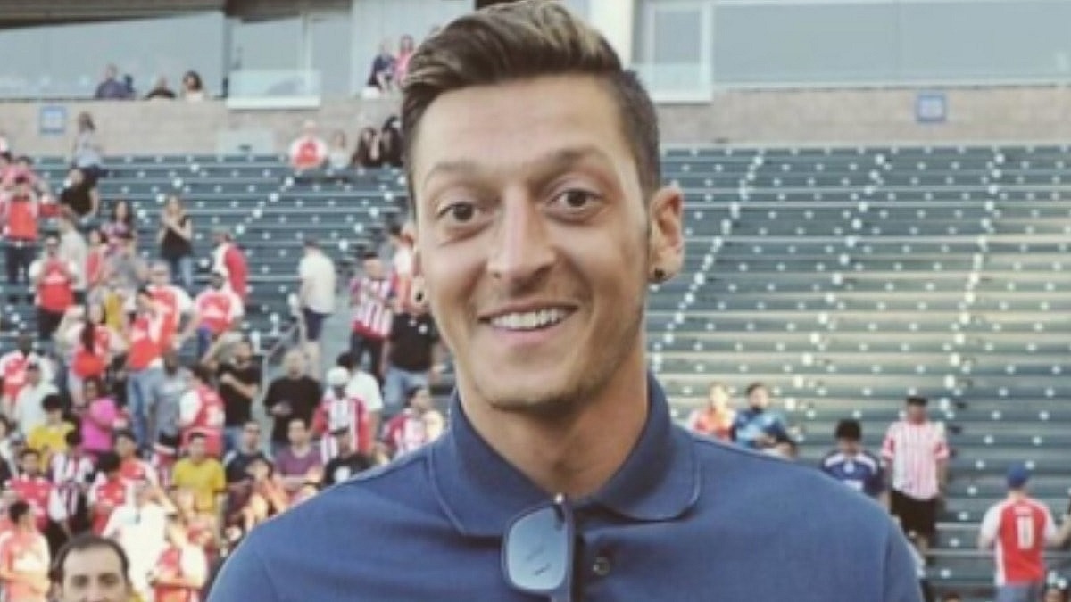 Mesut Özil, motosikletini 2 milyon 750 bin TL'ye sattı