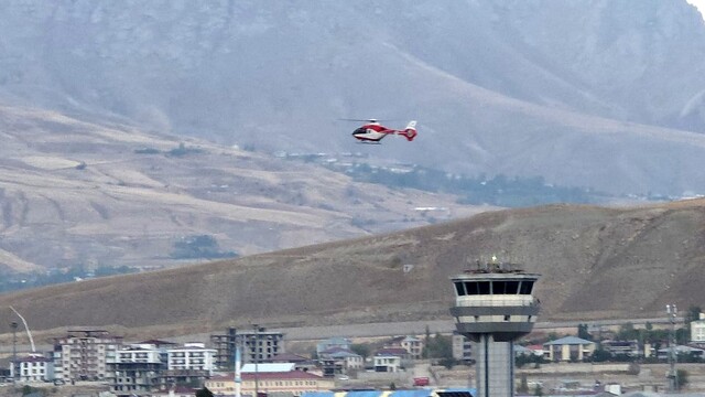 3 yaşındaki çocuk Van'a helikopterle getirildi
