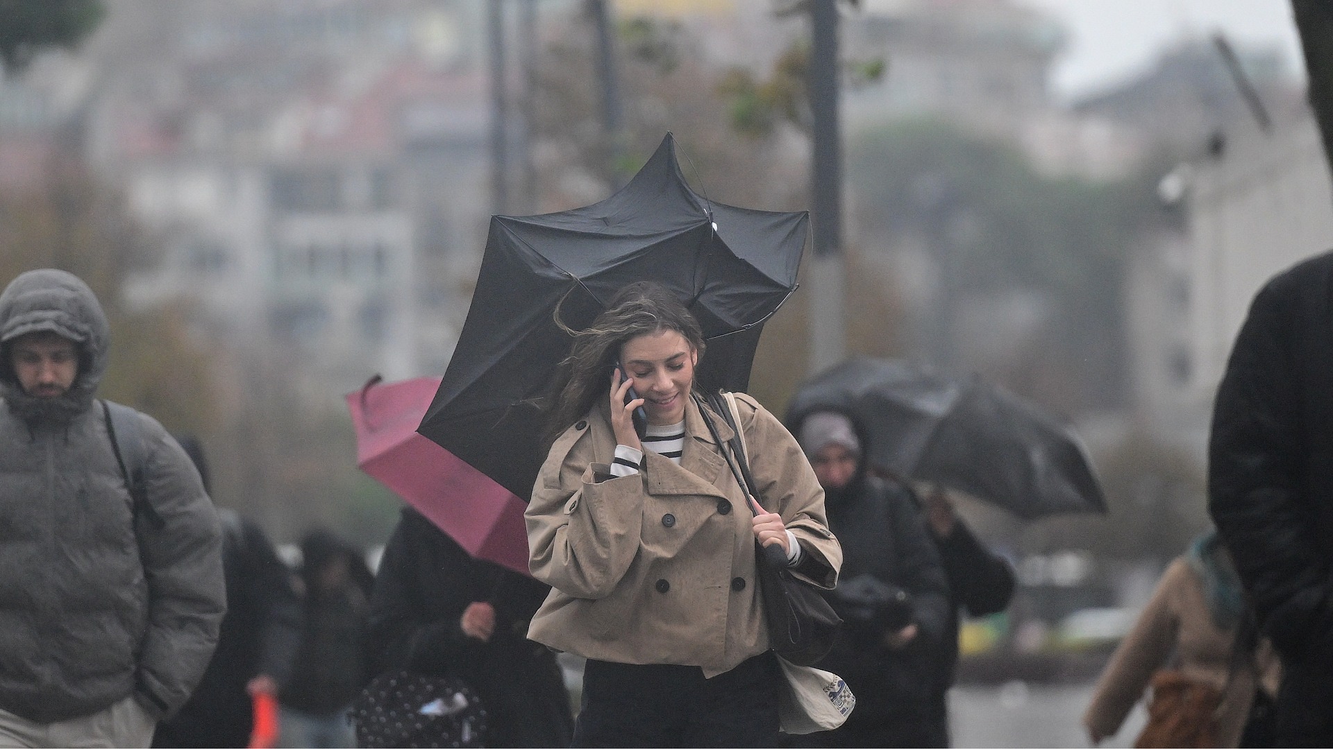 Meteoroloji'den 1 turuncu, 13 sarı sel uyarısı