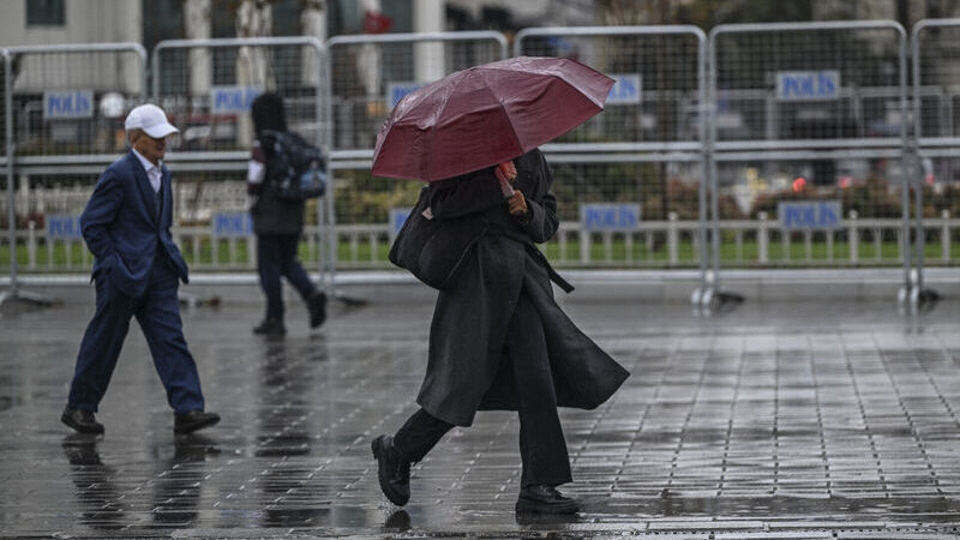 Meteoroloji'den şiddetli yağış ve rüzgar uyarısı