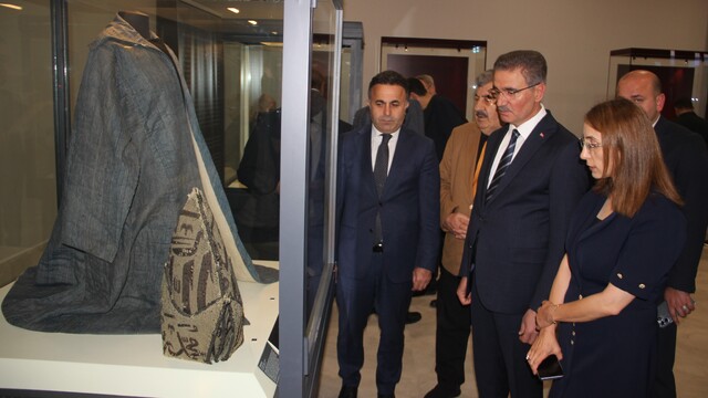 Mevlana'nın hırkası Erzurum'da sergileniyor