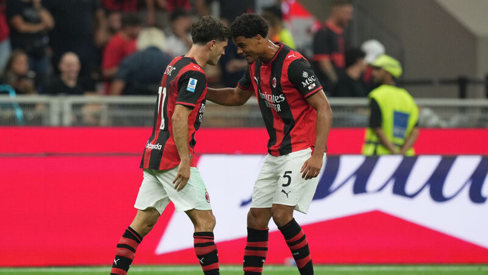 Milan, Atalanta'yı 5 gollü maçta 3-2 ile geçti