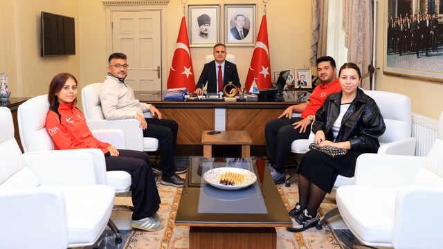 Milli okçulardan Vali Akbıyık'a ziyaret gerçekleşti