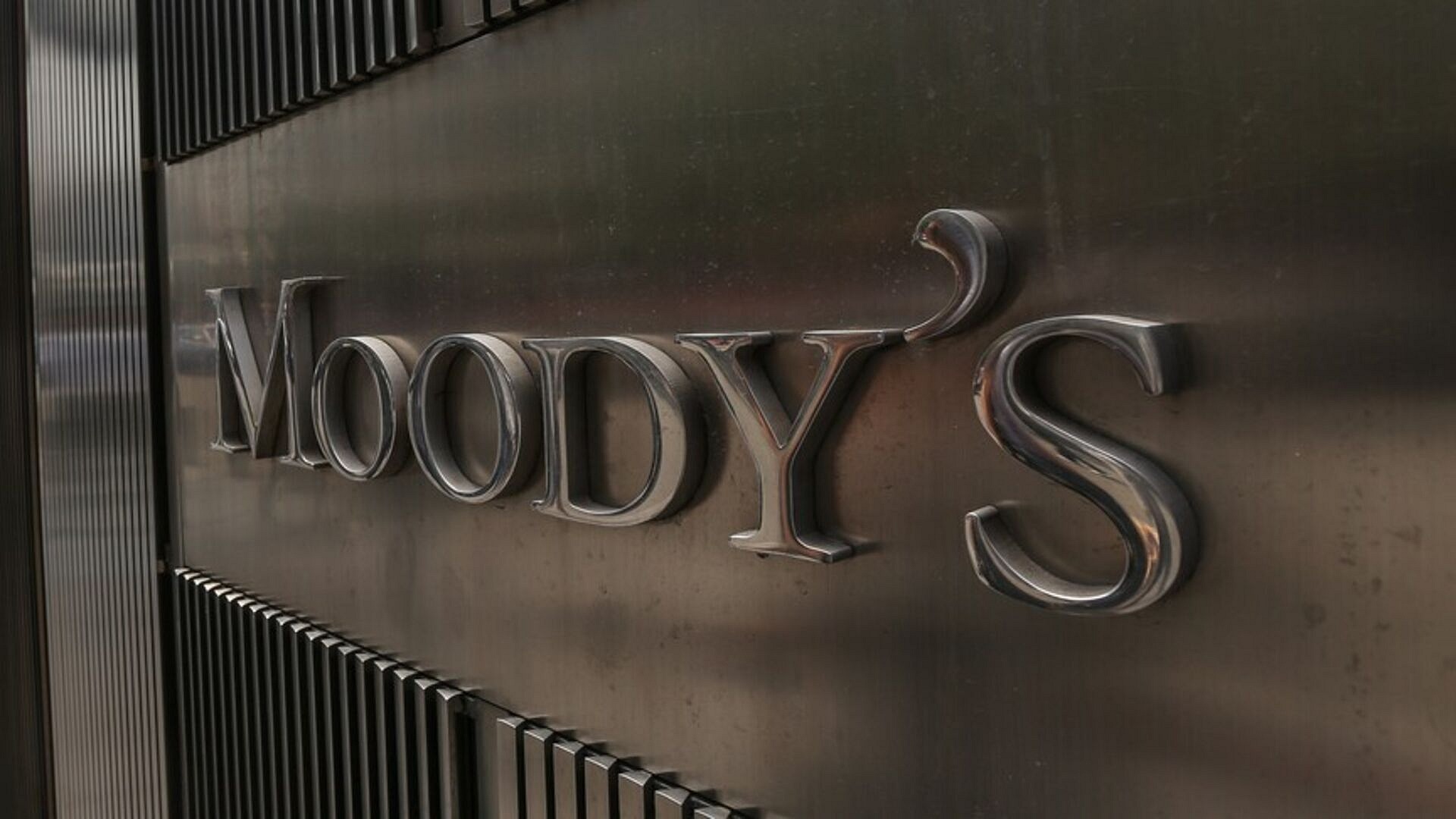 Moody's, Fransa'nın kredi notunu Aa3 seviyesinde tuttu