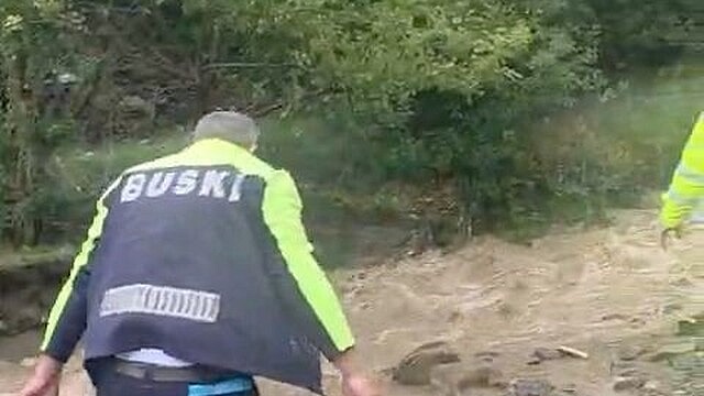 Mudanya'da Karanlık Dere'de taşkın riskine müdahale edildi