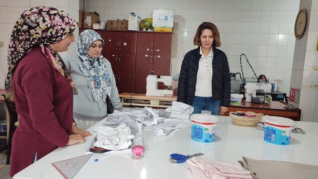 Müdür Tuba Sinan, kadın terziliği kursunu ziyaret etti