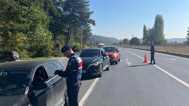 Muğla'da jandarma bir haftada 27 bin 741 aracı denetledi