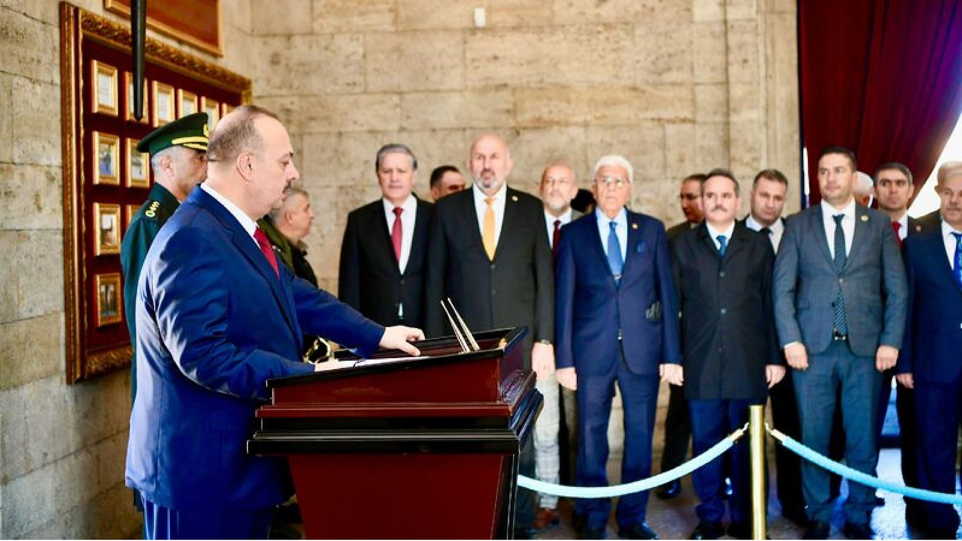 Ankara Valisi Canbolat Muhtarlar Günü'nde Anıtkabir'i ziyaret etti