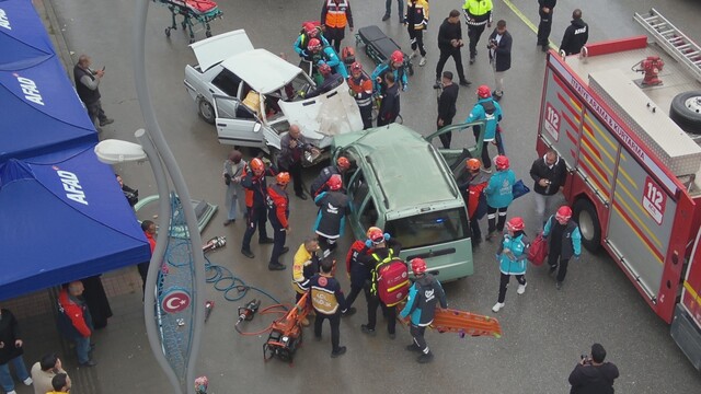 Muş'ta 100 personel ile trafik kazası tatbikatı yapıldı