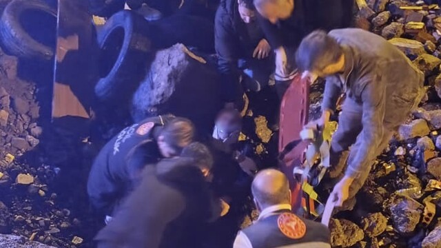 Muş'ta açık kazı alanına düşen adam hastaneye kaldırıldı