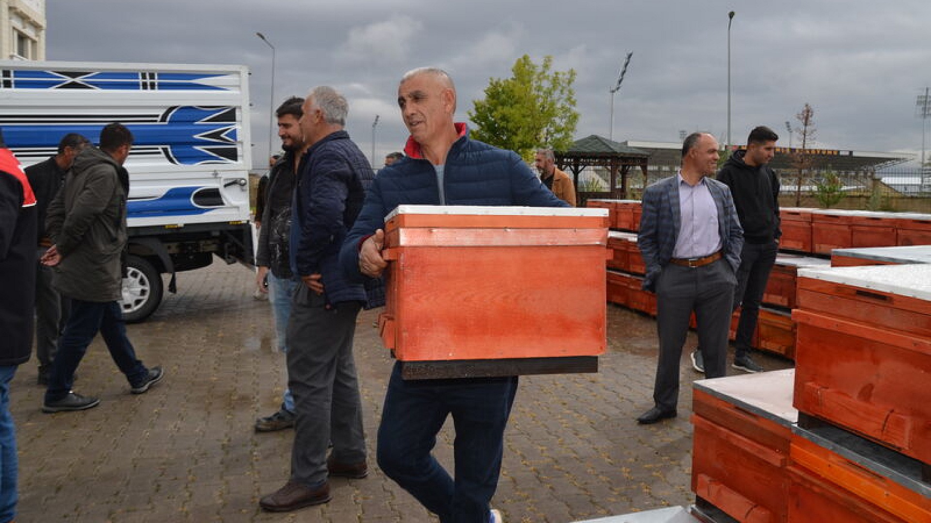 Muş'ta arıcılara 1000 kovan dağıtımı yapıldı
