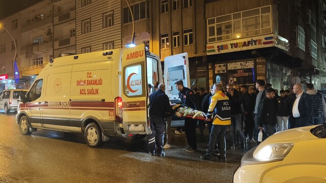 Muş'ta otomobil ve motosiklet çarpıştı, 2 kişi yaralandı