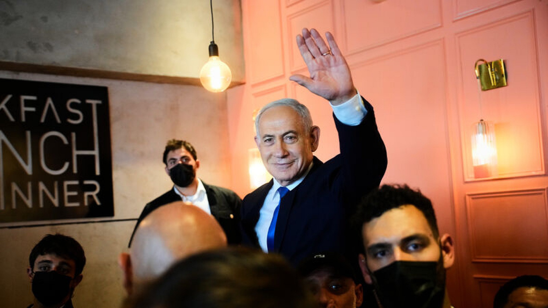 Netanyahu, İran'ı devireceklerini yineledi