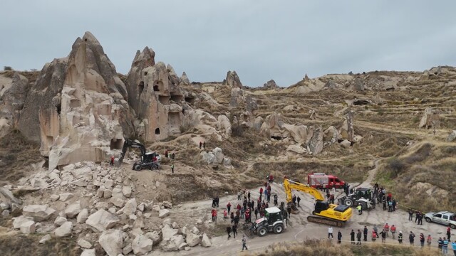 Nevşehir'de çöken peribacası havadan görüntülendi