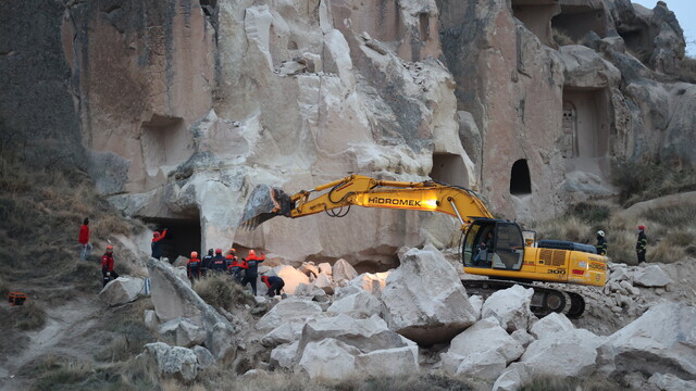 Nevsehir'de peribacasindan kopan kaya altinda ceset bulundu