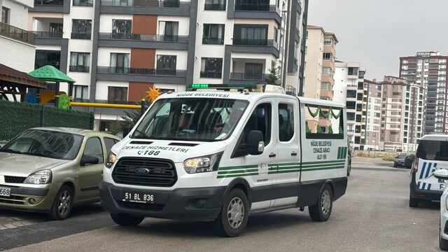Niğde'de 22 yaşındaki genç kız çatı katında ölü bulundu