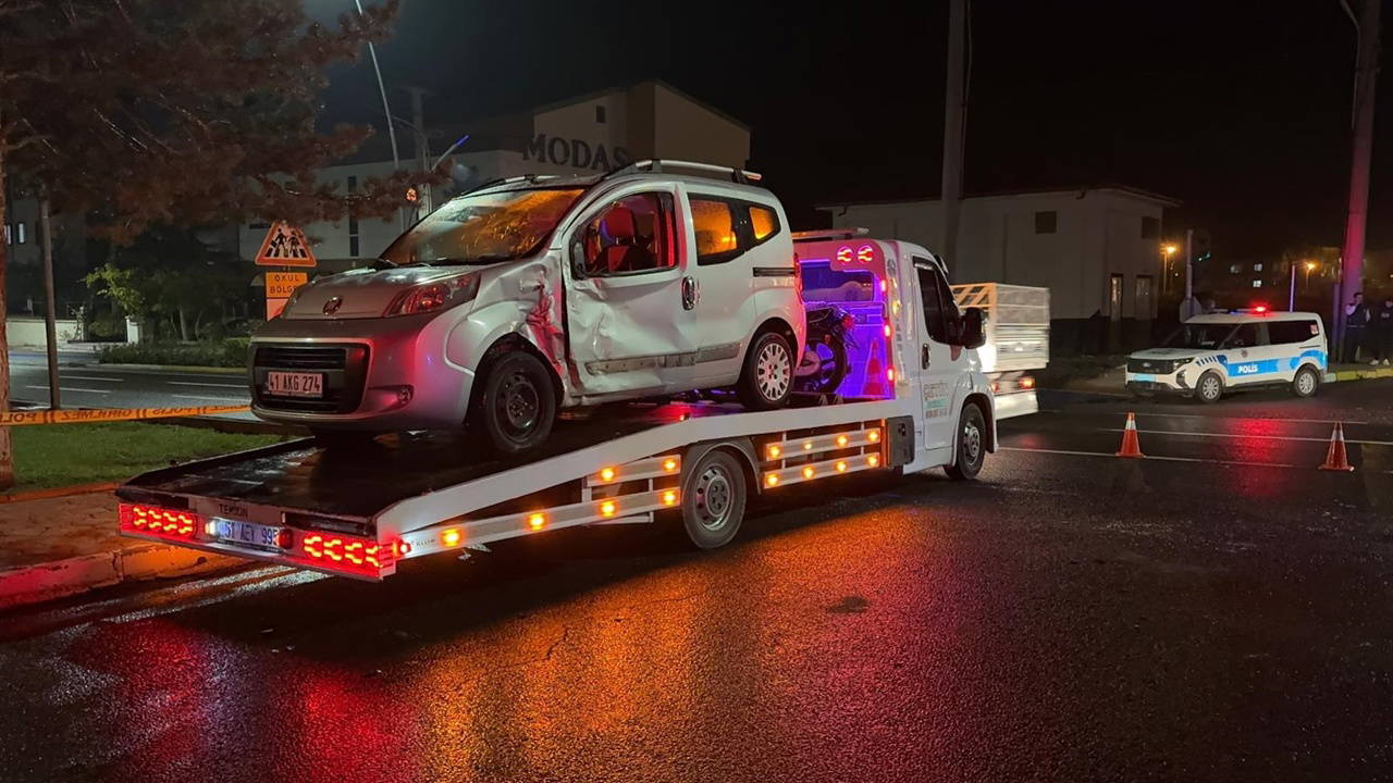Niğde'de hafif ticari araç ile motosiklet çarpıştı