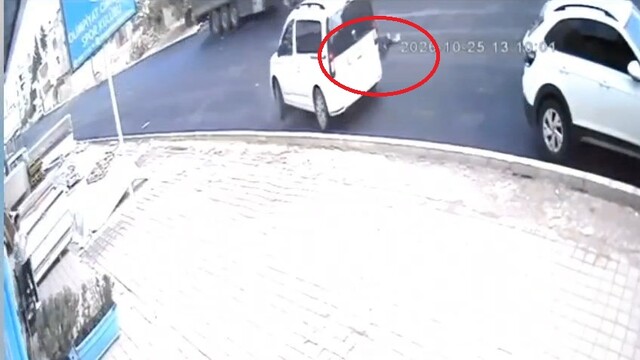 Nusaybin'de otomobilin çocuğa çarptığı kaza kamerada