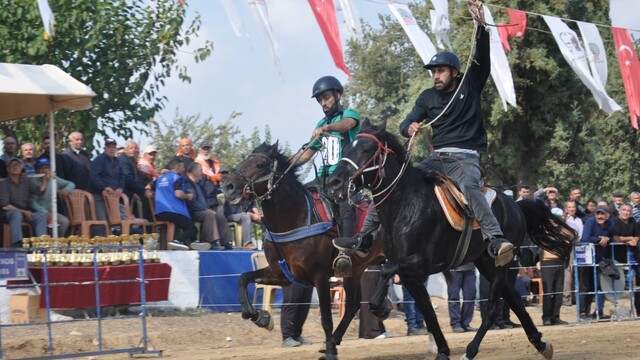 Ödemiş'te 40. geleneksel rahvan at yarışları yapıldı