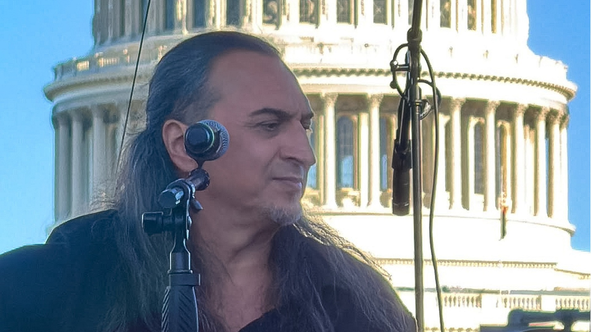 Ogün Sanlısoy, Washington'da Türk Festivalinde sahne aldı