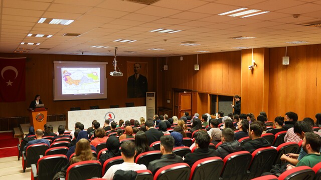 OMÜ'de cumhuriyet kazanımları konferansı düzenlendi