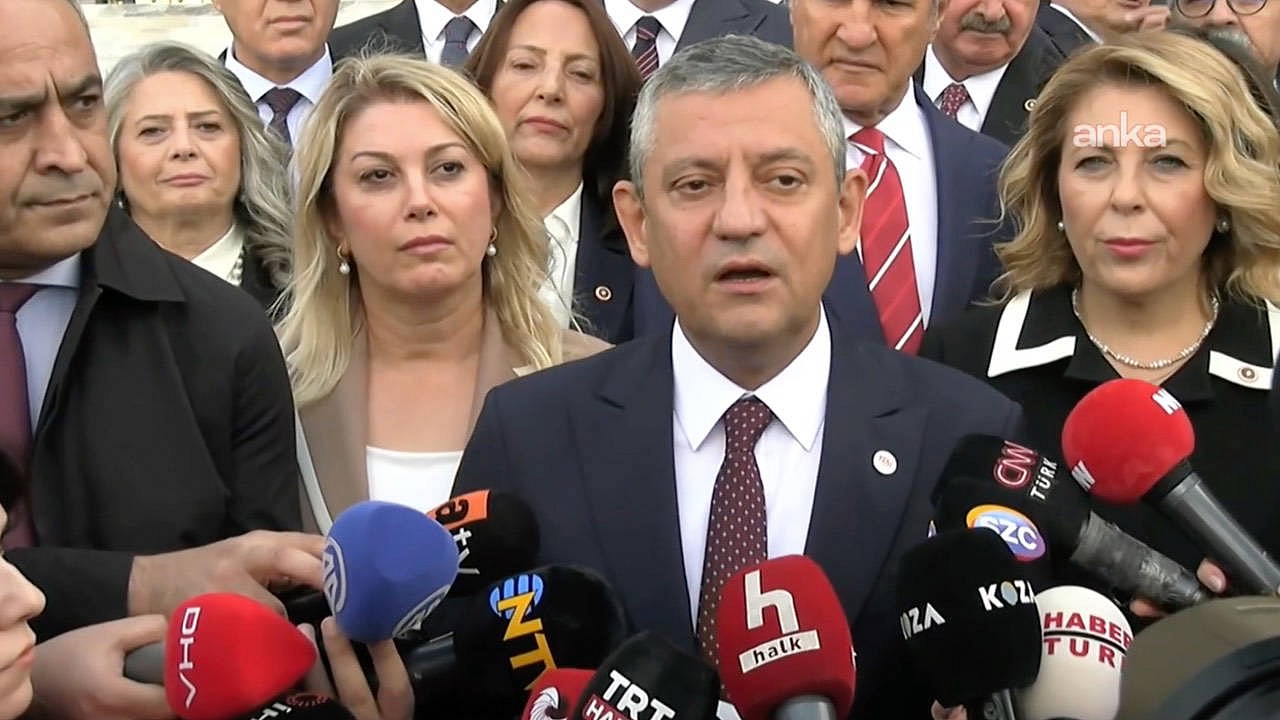 Özgür Özel'den AKP'ye yanıt: Mersin ve fon krizi eleştirisi