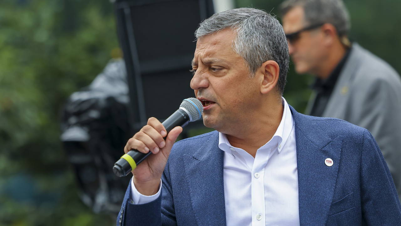Özgür Özel'den Erdoğan'a tepki: O şarlatanı durduracağız
