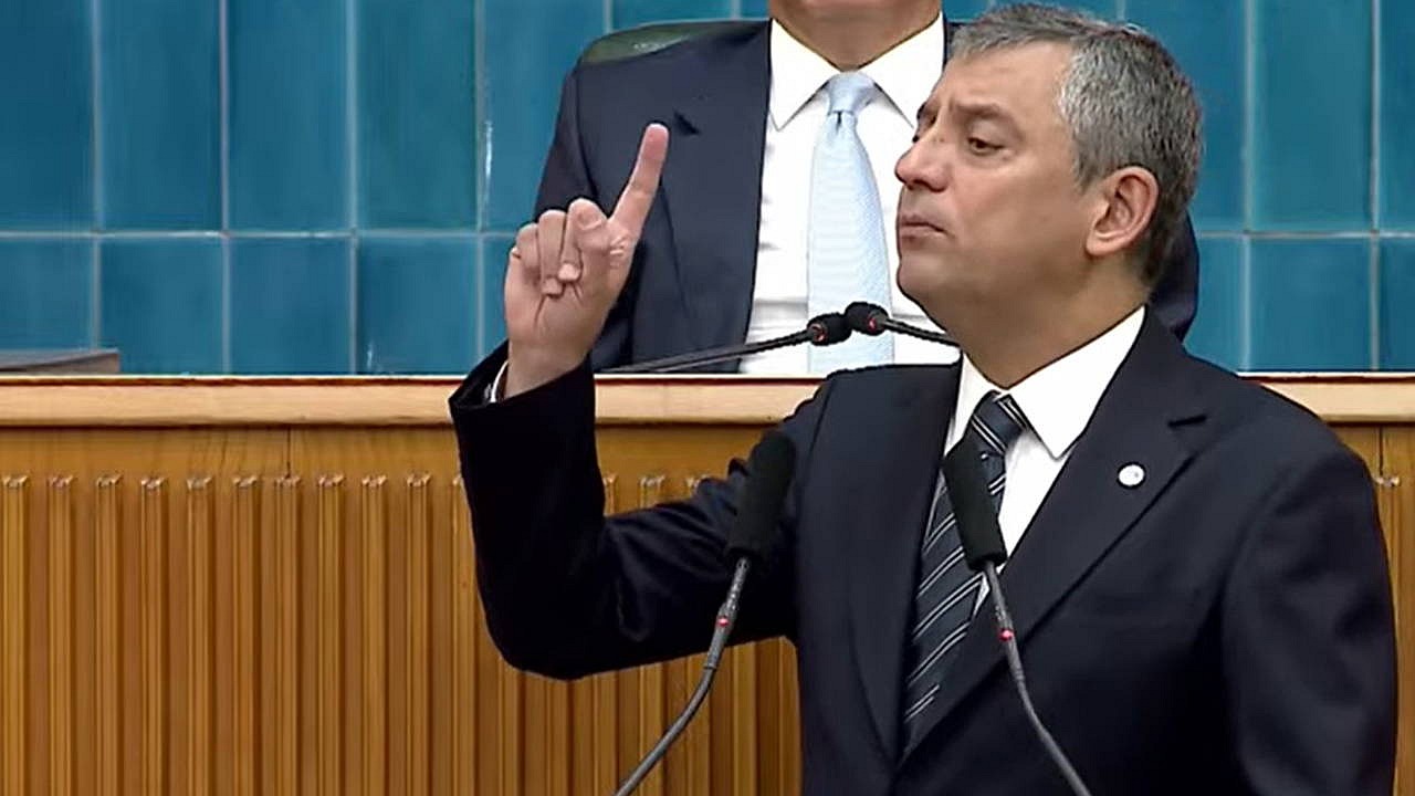 Özgür Özel, grup toplantısında 'fon vurgunu'nu eleştirdi