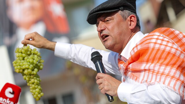 Özgür Özel, Sarıgöl'de üzüm üreticilerine öneriler sundu