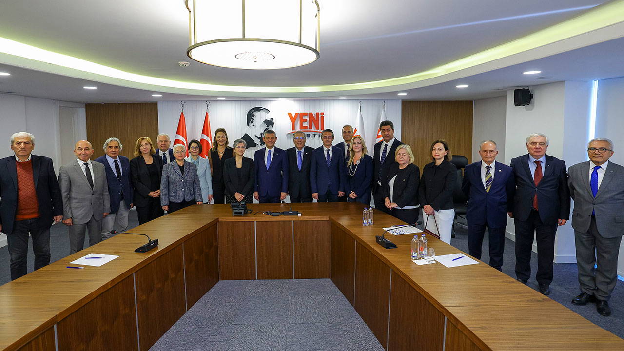 Özgür Özel, sosyal demokrasi derneği ile protokol imzaladı