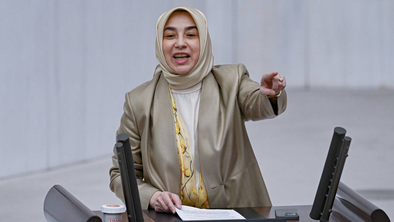 Özlem Zengin'den krize ilişkin çağrı: liste açıklansın