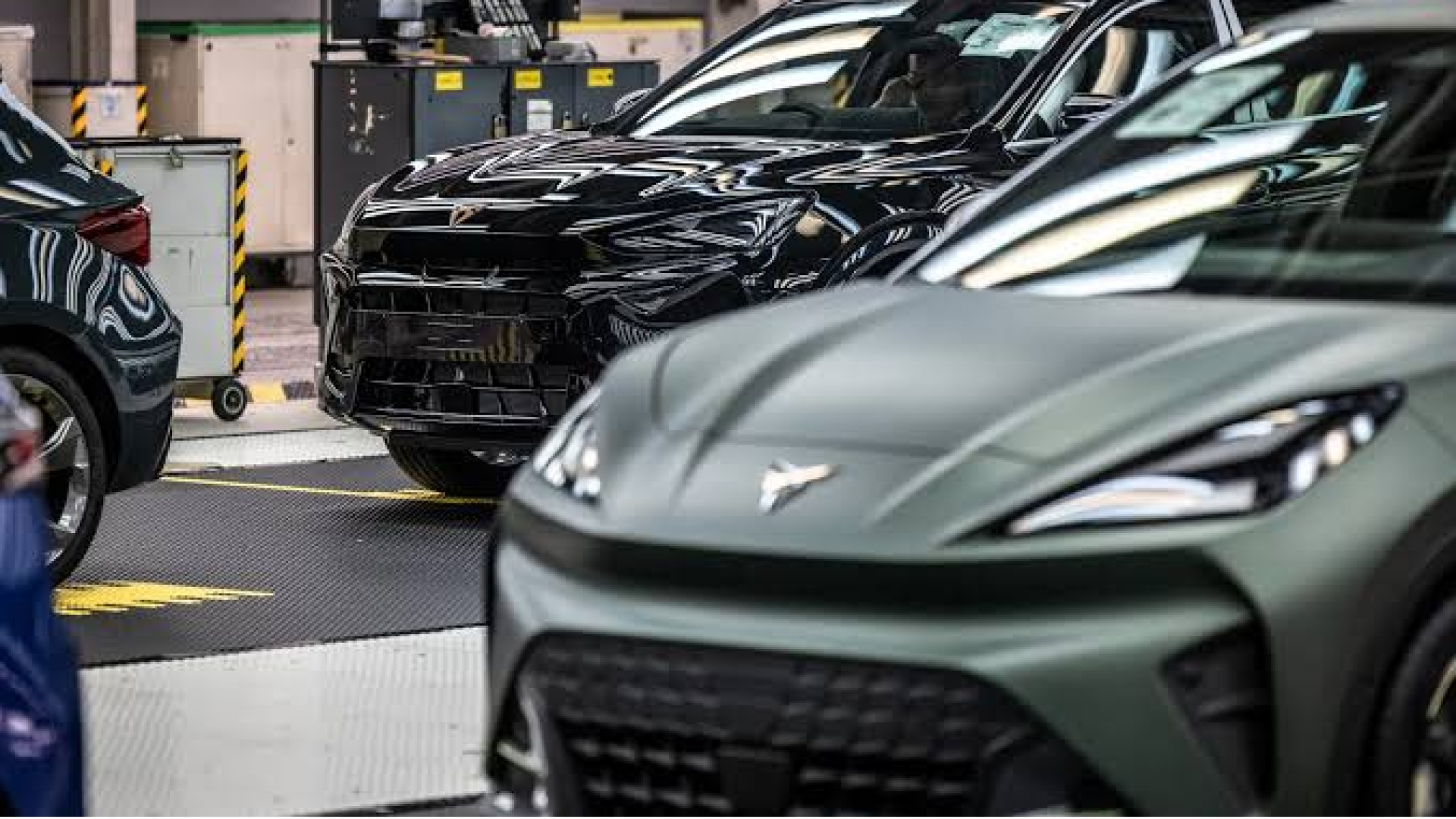 Paris'te otomotiv sanayisinin geleceği için çağrı yapıldı