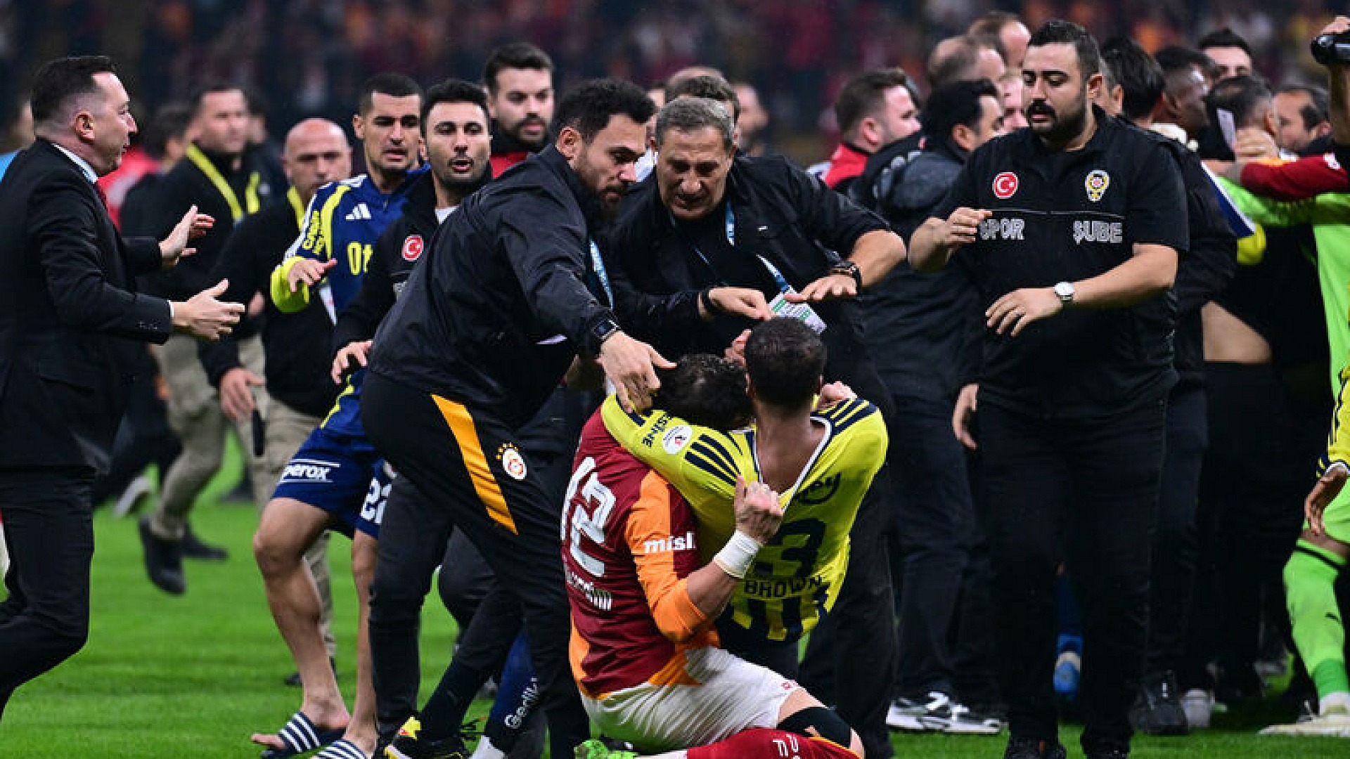 PFDK, Fenerbahçe ve Galatasaray'a ceza verdi