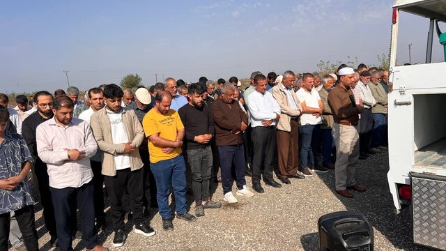 Reyhanlı'da otomobil çarpması sonucu anne ve kızı defnedildi