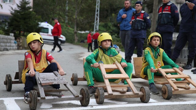 Rize'de 16. Laz Ralli Tahta Araba Yarışları yapıldı
