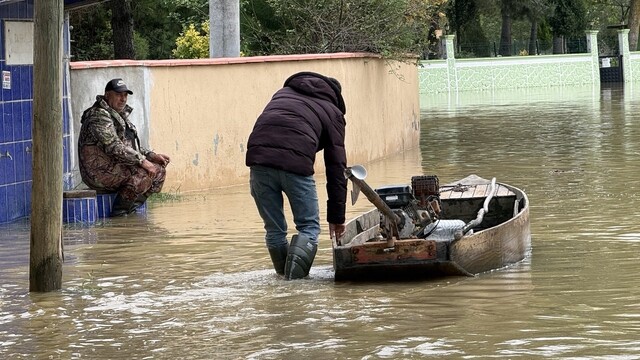 Sakarya'da longoz taşması sonucu iki mahalle sular altında