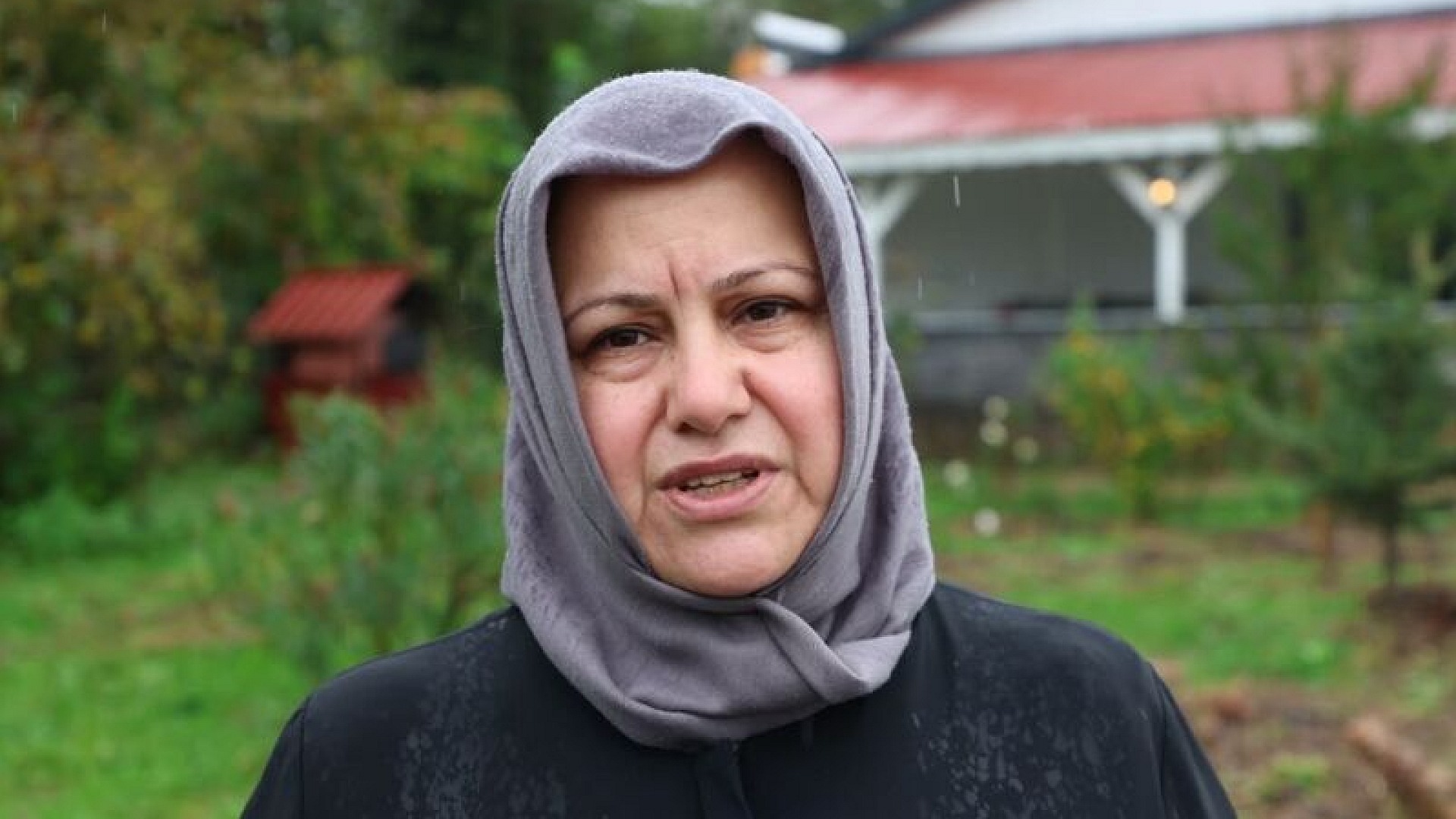 Sakarya'da taşan dere, Nagihan Tongaz'ın bahçesini vurdu
