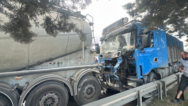 Samsun'da 3 aracın karıştığı zincirleme kazada 1 yaralı