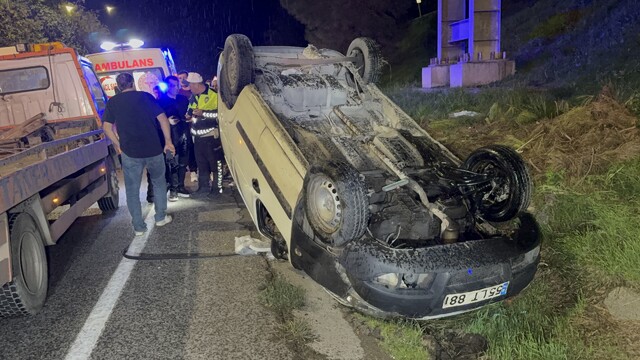 Samsun'da hafif ticari araç 30 metreden şarampole yuvarlandı