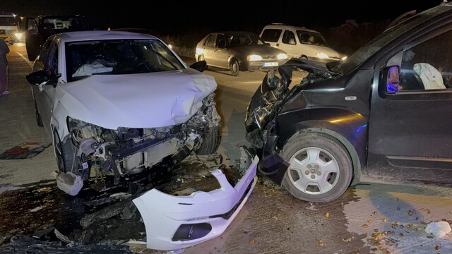 Samsun'da otomobil ve hafif ticari araç çarpıştı: 5 yaralı
