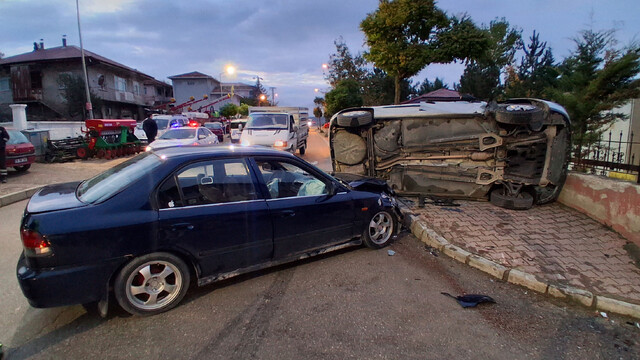 Samsun'da otomobiller çarpıştı, 4 kişi yaralandı