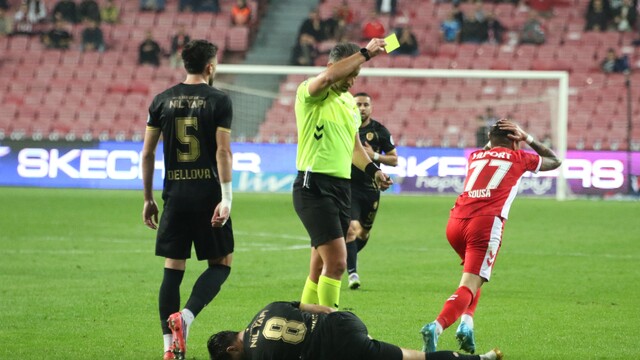 Samsunspor hakem kararlarına tepki gösterdi