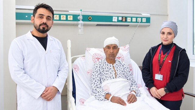 Şanlıurfa'da 60 yaşındaki kadının beynindeki kitle çıkarıldı