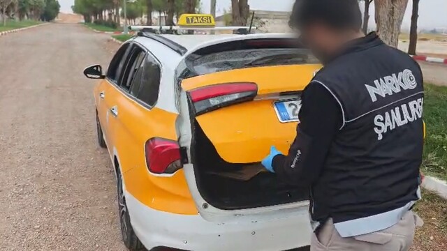 Şanlıurfa'da ticari takside 2 kilo 100 gram skunk yakalandı