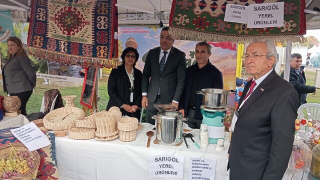 Sarıgöl'ün pekmezi ve el sanatları İzmir'de tanıtıldı