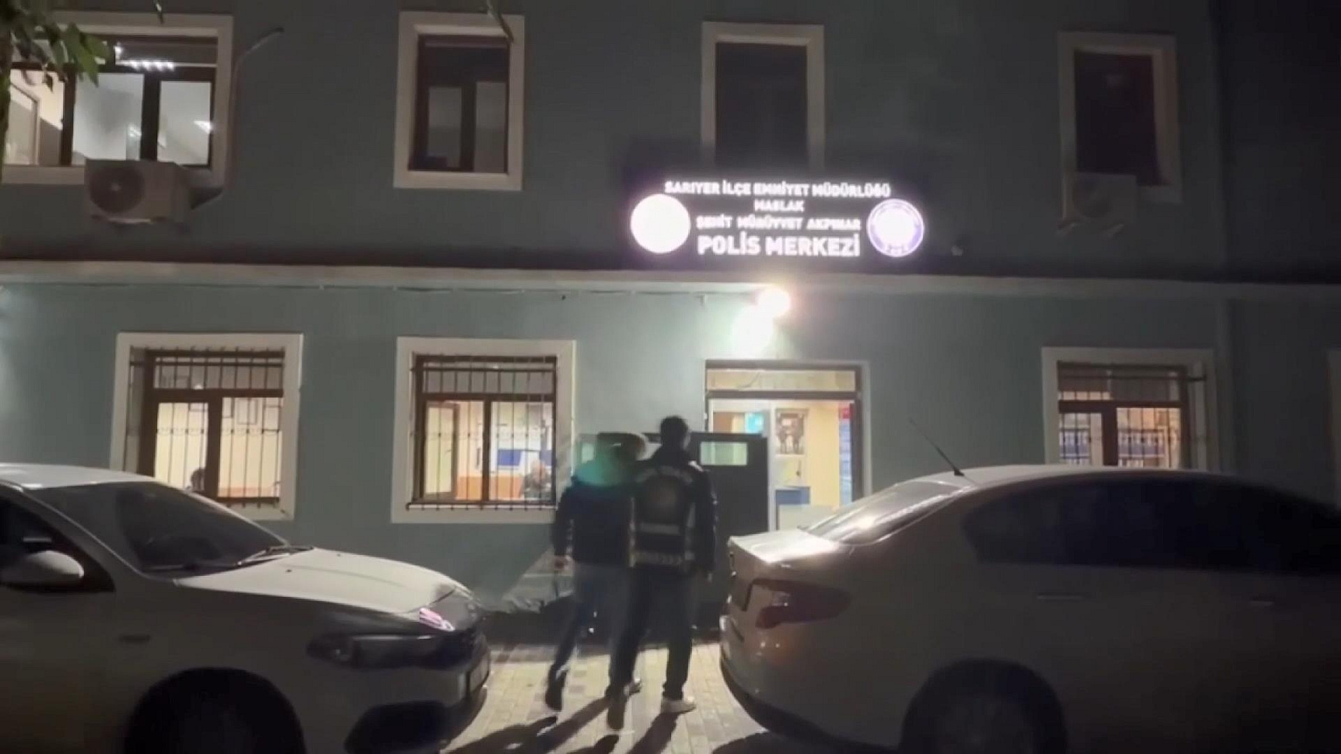 Sarıyer'de trafikte camı kırılan araca saldırı gerçekleşti