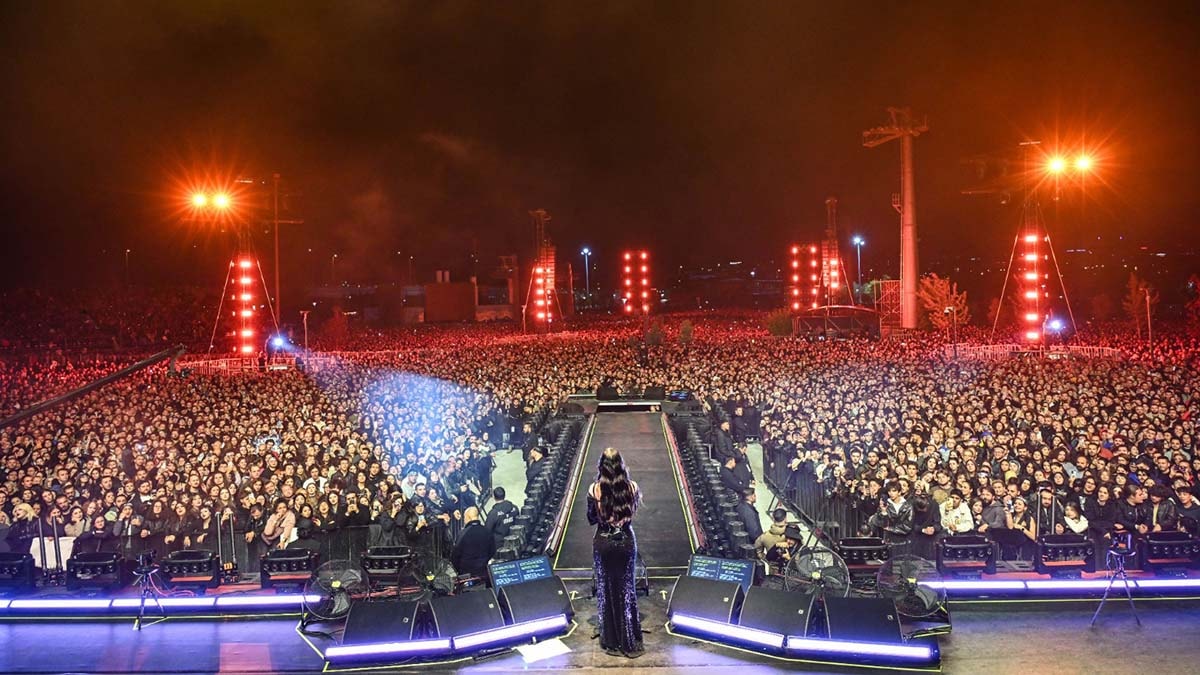 Şebnem Ferah, 52 bin hayranıyla Ankara'da konser verdi